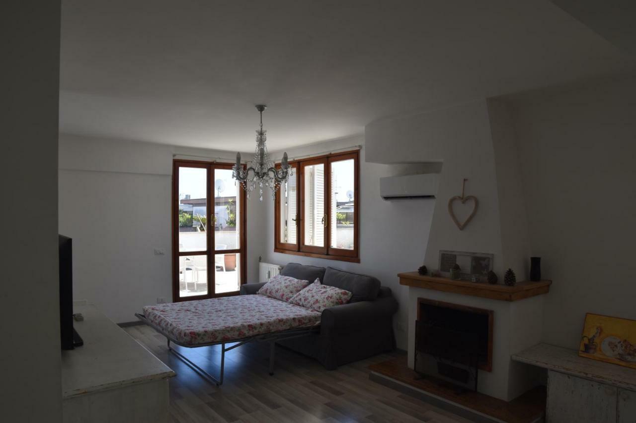 Appartement Superattico Panoramico à Castel Fusano Extérieur photo